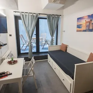 Peaceful Basement With Terrace & Free Gym Budapeszt