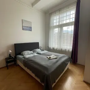 Homestay White Pearl Near Gozsdu, Budapest