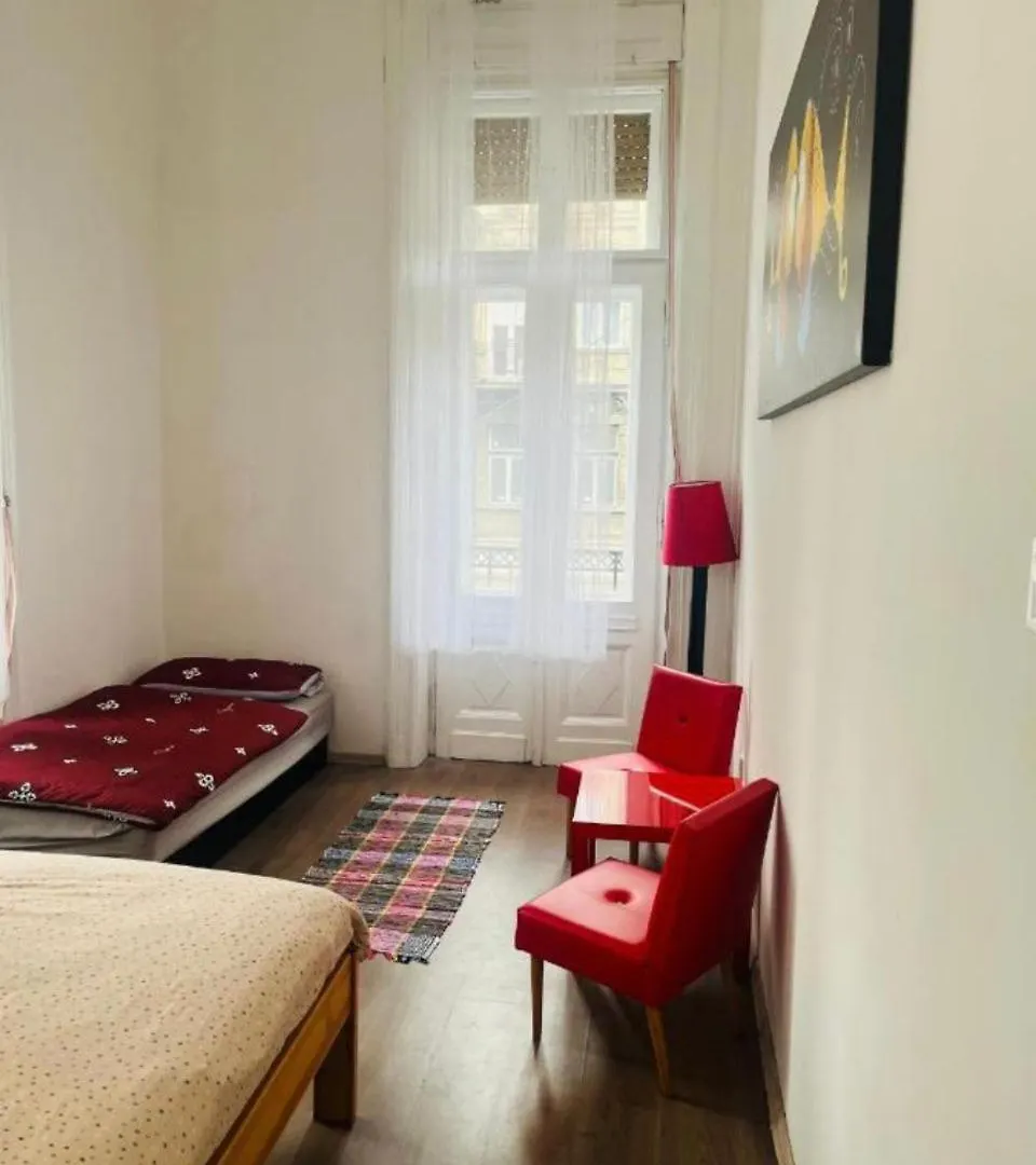 Doxie Hostel - Beds And Dorms Budapest